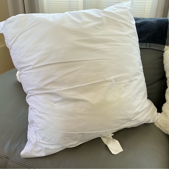 Set of 2 Bloomingdale’s down alternative inserts !!Considering offers!! - Picture 3 of 6